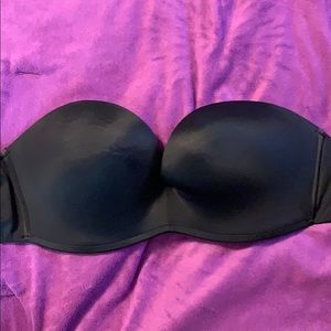 Black strapless bra